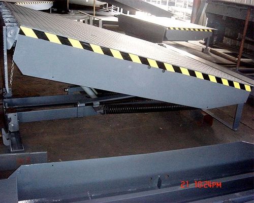 Non Electric Industrial Mechanical Dock Plate Leveler Untuk Pemuatan yang Efisien