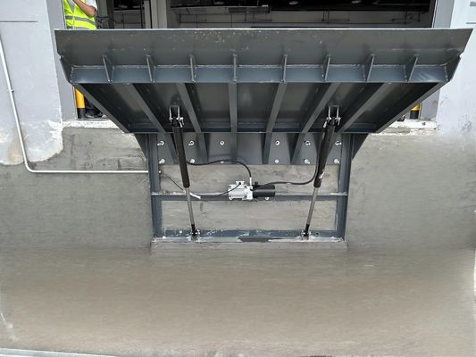 Grey Electric Edge Of Hydraulic Dock Eod Leveler Of Fine Steel Plate (Pembatas Listrik dari Hydraulic Dock dan Leveler dari Plat Baja halus)